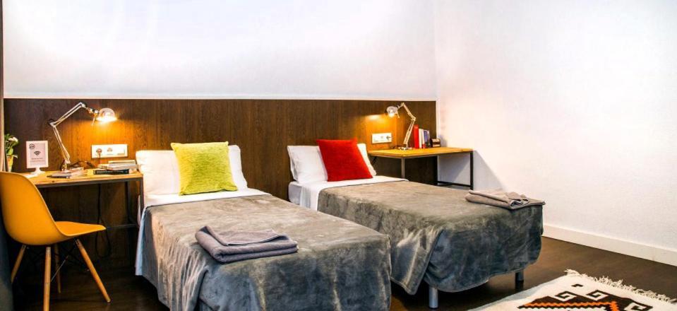 Traveller House 7 Bedroom Apartment Barcelona Eksteriør bilde