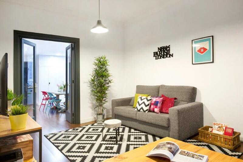 Traveller House 7 Bedroom Apartment Barcelona Eksteriør bilde