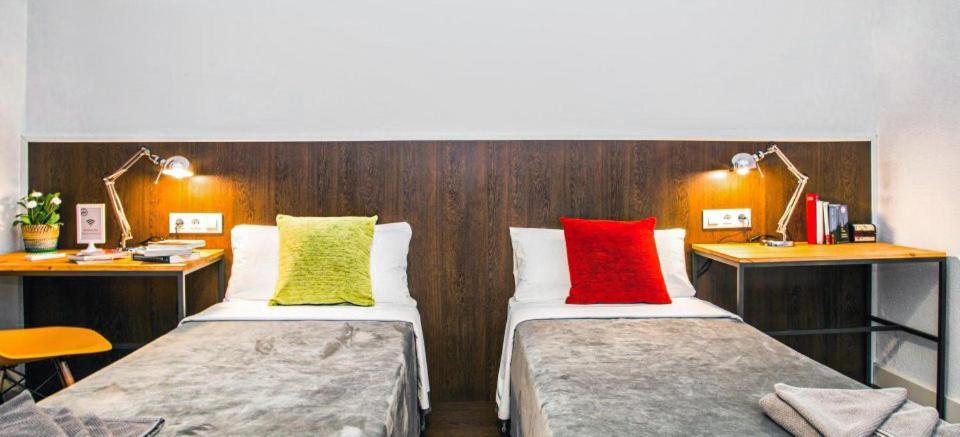 Traveller House 7 Bedroom Apartment Barcelona Eksteriør bilde