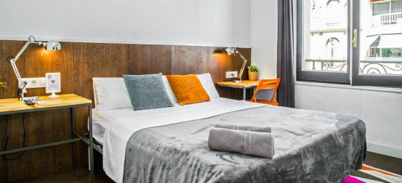 Traveller House 7 Bedroom Apartment Barcelona Eksteriør bilde