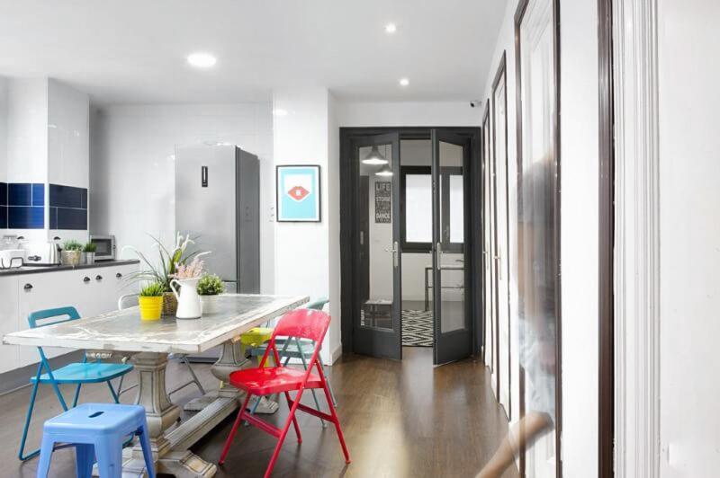 Traveller House 7 Bedroom Apartment Barcelona Eksteriør bilde